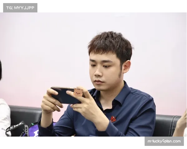 教练动态:某队首席防守助教因理念不合离职,或引发战术体系调整 教练动态:某队首席防守助教因理念不合离职,或引发战术体系调整